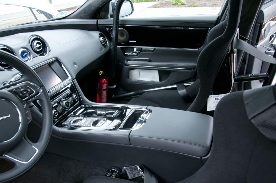  Jaguar XJ SuperSport Nurburgring Taxi 2012 года  (фото 45 из 51)